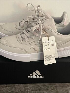 Adidas Clubcourt Pale Beige Low-Top Leather Tennis Sneakers 7.5
